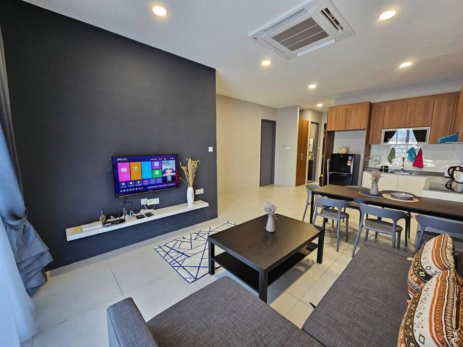 Lovely Podium Cityview 3bedroom With Pool A2 Apartment Kuching