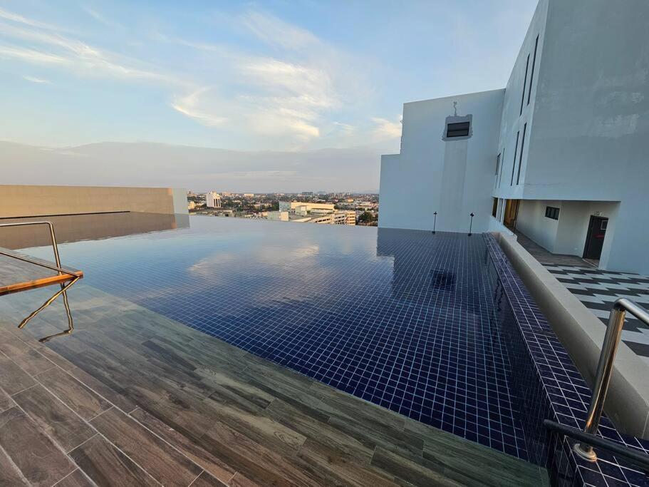 Lovely Podium Cityview 3bedroom With Pool A2 * Kuching